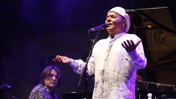 El Pele llenará hoy con su cante los jardines del Alcázar de Córdoba en las «Noches de Flamenco»