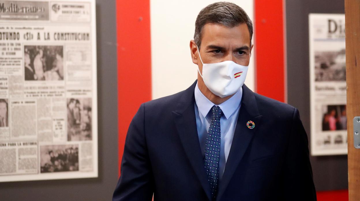 Pedro Sánchez llega a una rueda de prensa después del consejo de ministros en Moncloa