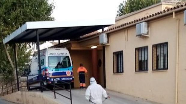 La Policía vigila el confinamiento de una familia de Huelma con cuatro contagiados de coronavirus