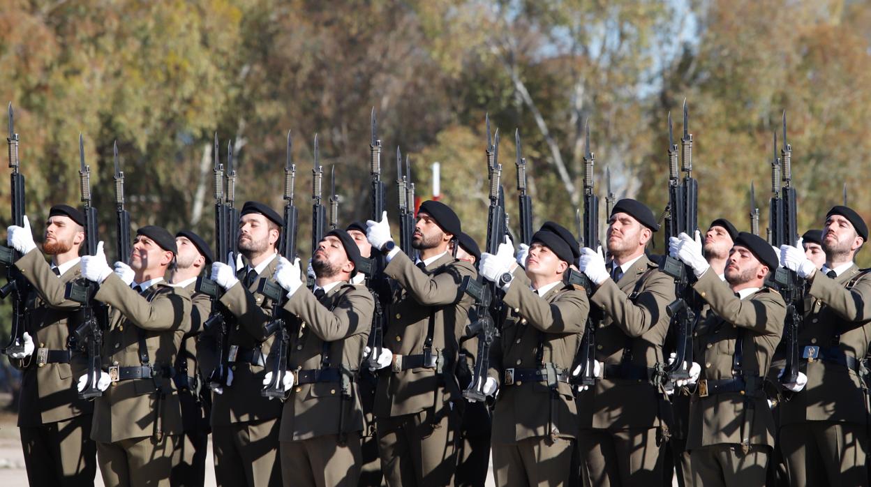 Desfile en la base militar de Cerro Muriano
