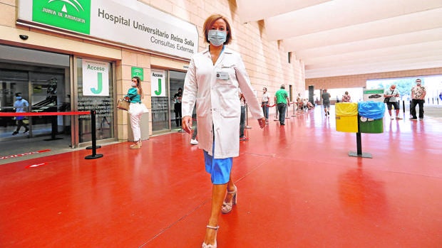 Valle García, directora gerente del Hospital Reina Sofía de Córdoba: «Ahora sabemos a qué nos enfrentamos»