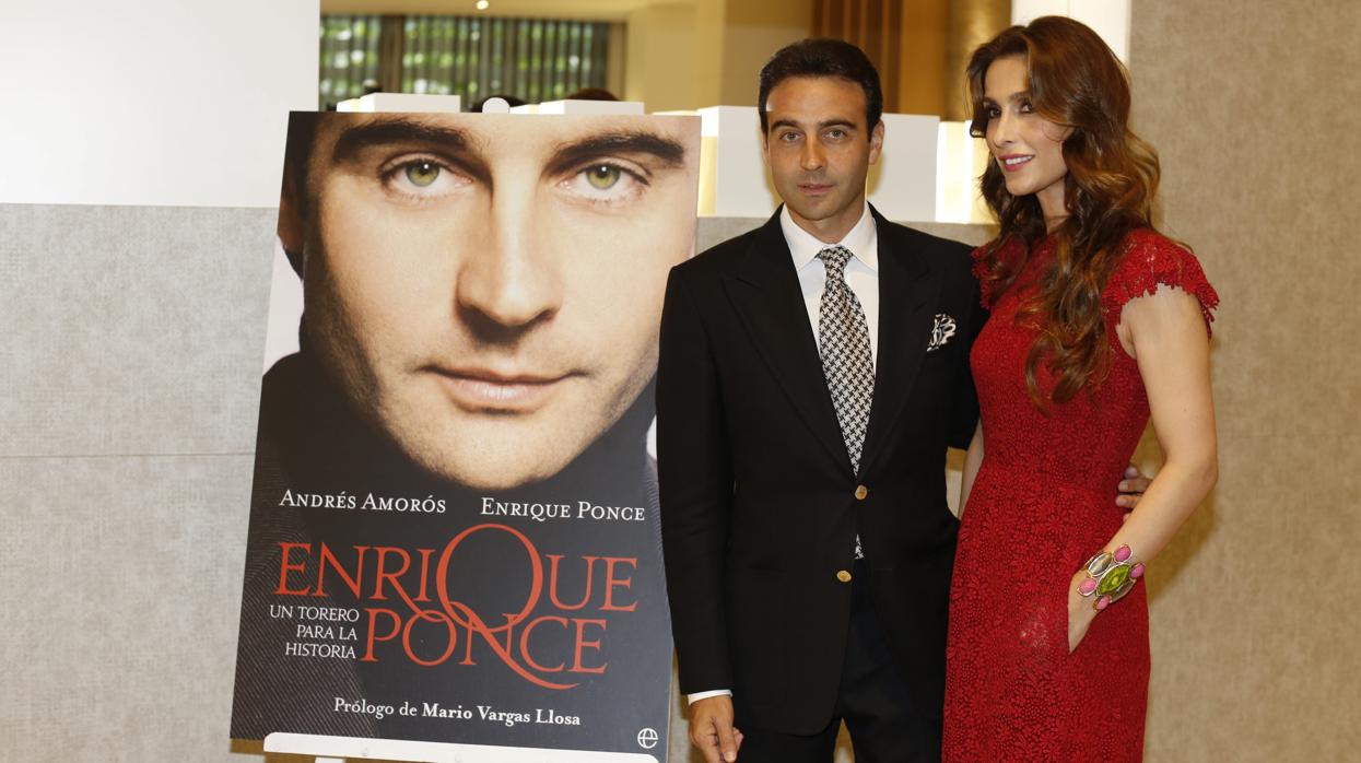 Enrique Ponce y Paloma Cuevas, en una imagen tomada antes de su divorcio