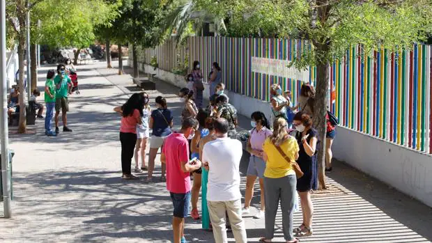 Sólo 36 profesores secundan hoy la primera huelga en colegios en Andalucía