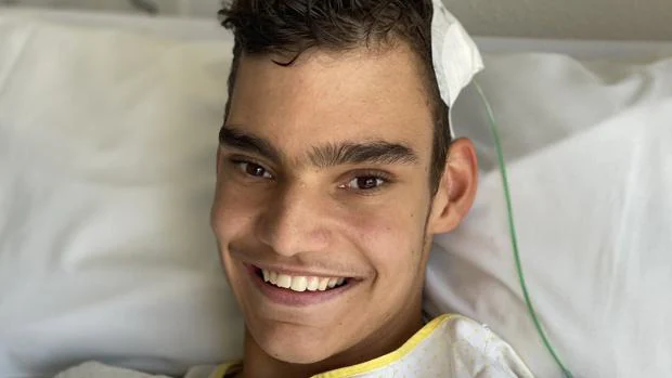 Adrián Martín, el niño cantante con hidrocefalia, vuelve a operarse una de las válvulas que drena su cerebro