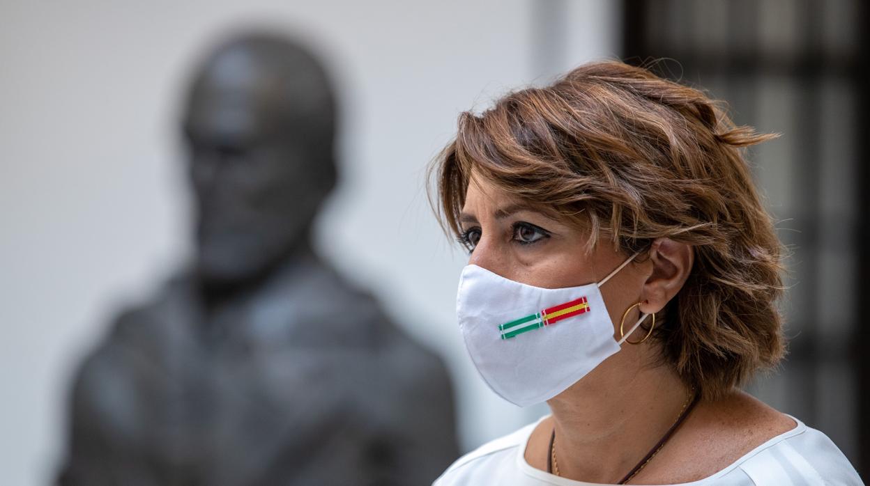 La secretaria general del PSOE-A, Susana Díaz, durante su comparecencia ante los medios en la sede de su partido