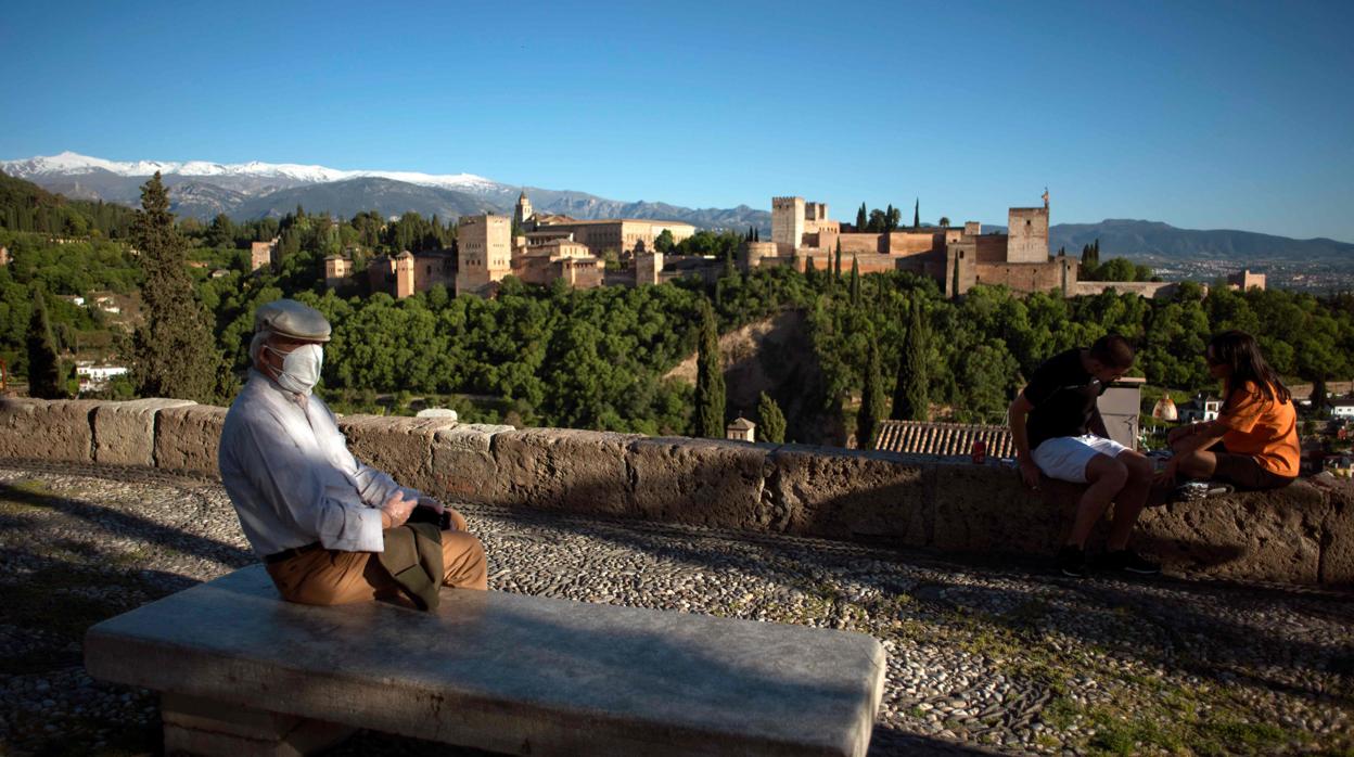 La capital granadina ha alcanzado datos de contagio «preocupantes»