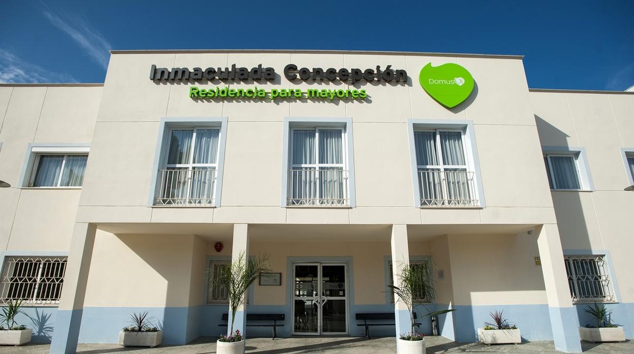 Fachada de la residencia de Puente Genil