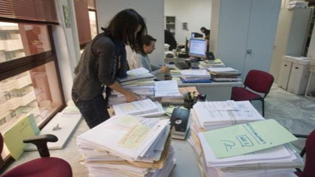 La Fiscalía archiva la denuncia por la contratación exprés de personal en la Junta de Andalucía por el coronavirus