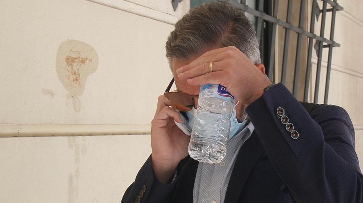 Óscar López, apoderado y director financiero de Isofotón, este jueves en los juzgados de Sevilla