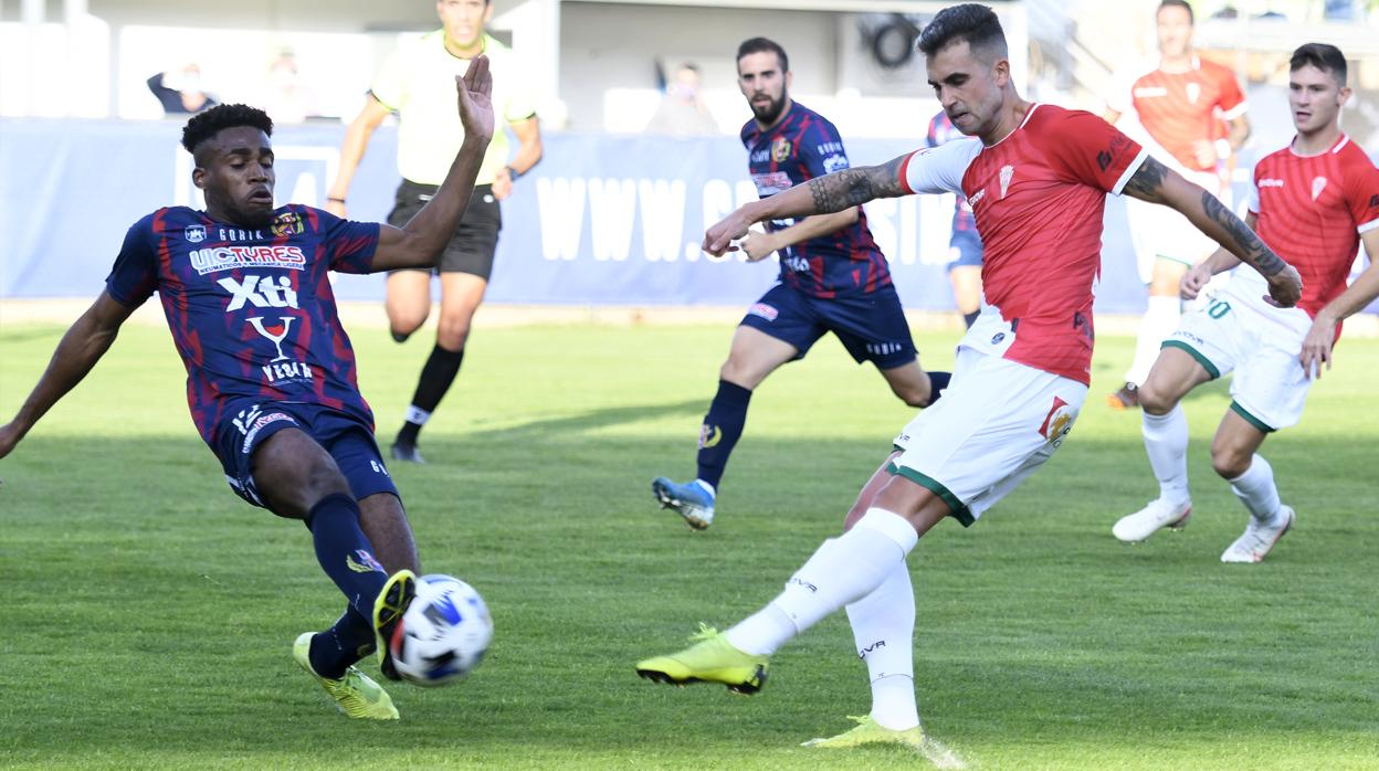 Alain Oyarzun ha sido titular por primera con el Córdoba CF este domingo ante el Yeclano