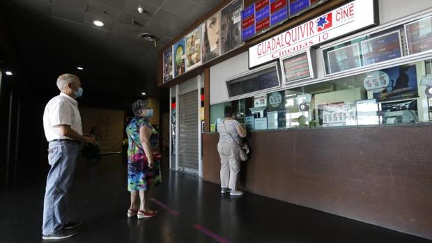 Toque de queda | Los cines de Córdoba reducen y adelantan sesiones para adaptarse a los horarios