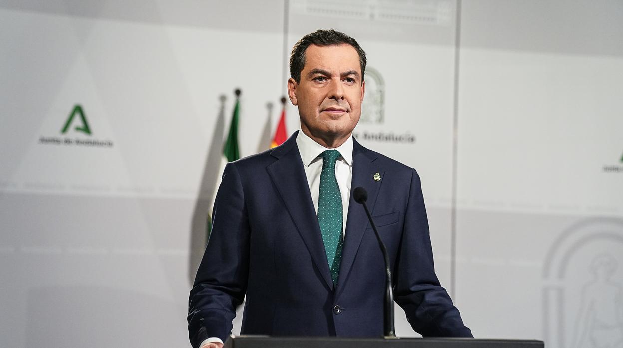 El presidente de la Junta durante la comparecencia que hizo al anunciar las nuevas medidas y el confinamiento perimentral de Andalucía