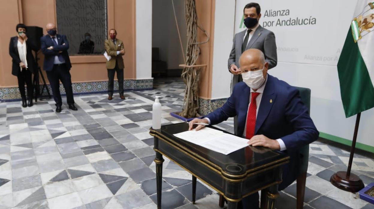 El consejero de Educación, Javier Imbroda, durante la firma del acuerdo en San Telmo este martes