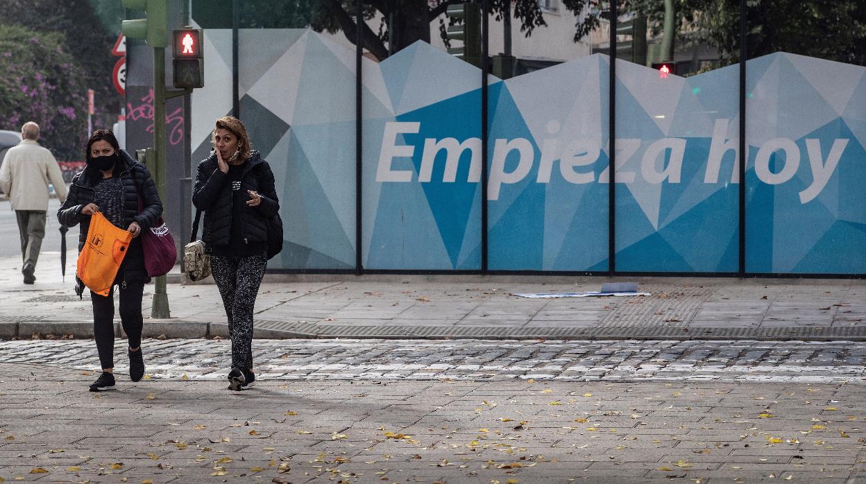 La publicidad de un gimnasio de Sevilla parece recordar que Andalucía está desde este martes sometida a nuevas normas para luchar contra la pandemia
