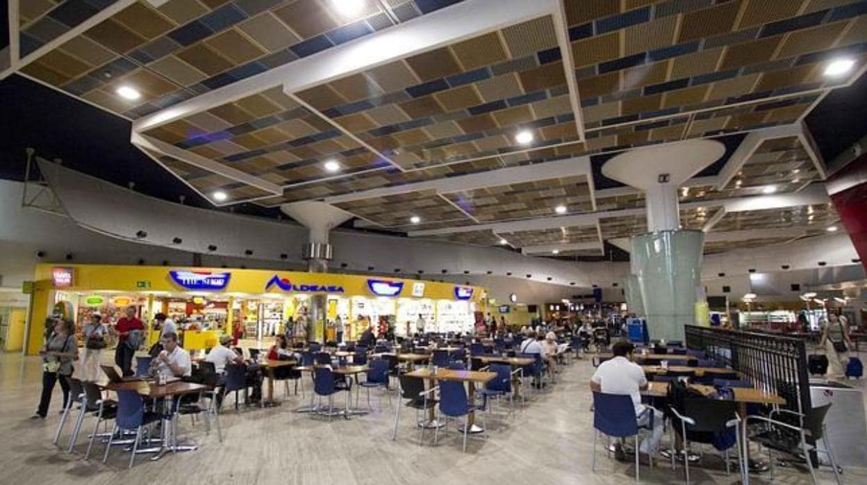 Los establecimientos de hostelería del aeropuerto de Sevilla podrán abrir más allá de las 18.00 horas