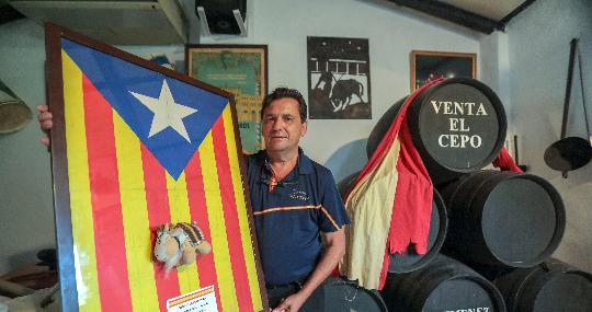 Miguel López-Cepero, con la estelada "incautada" el 1-O en Barcelona