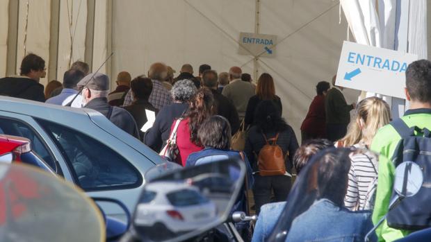 Pico de 95 muertes en el día del estreno de las nuevas medidas anti Covid en Andalucía