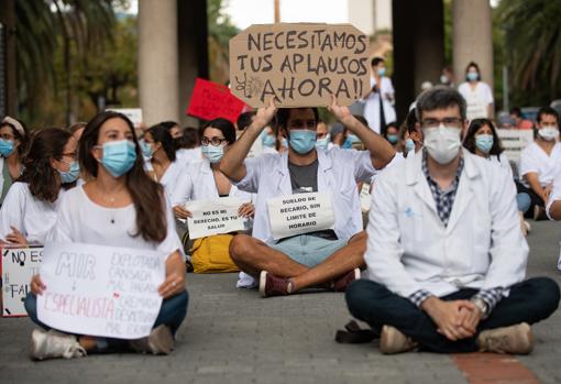 Protesta de médicos por sus bajos salarios