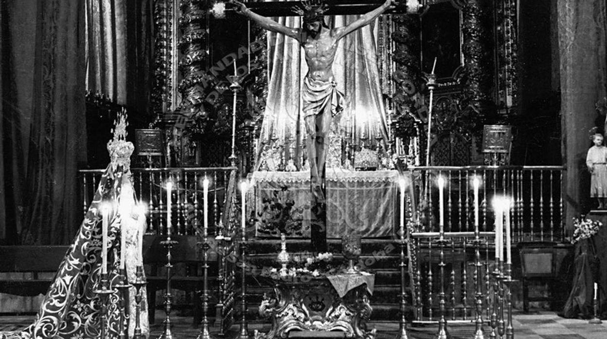 Foto de la presentación del manto completo de Las Lágrimas en Su Desamparo en 1959