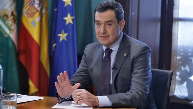 Juanma Moreno pide «precaución» por el temporal, que se cobra la vida de una pareja