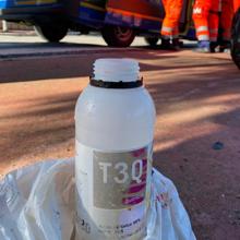 Bote de ácido con el que se cometió la agresión