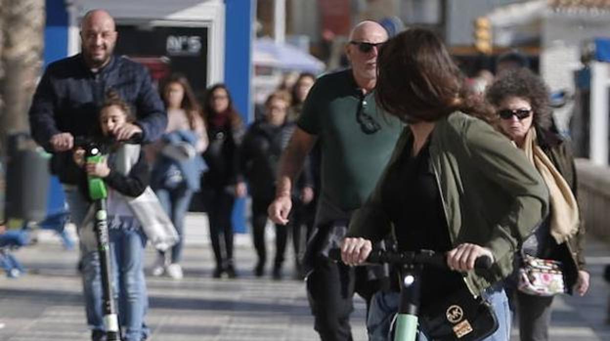 Estará prohibido circular con patinete por los paseos marítimos de la capital