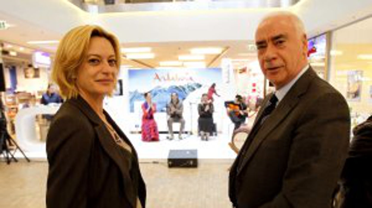 Montserrat Reyes, junto a Luciano Alonso