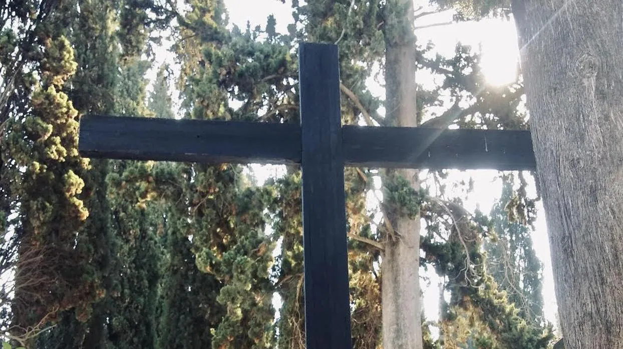 Cruz de Cabra que fue trasladada al cementerio municipal