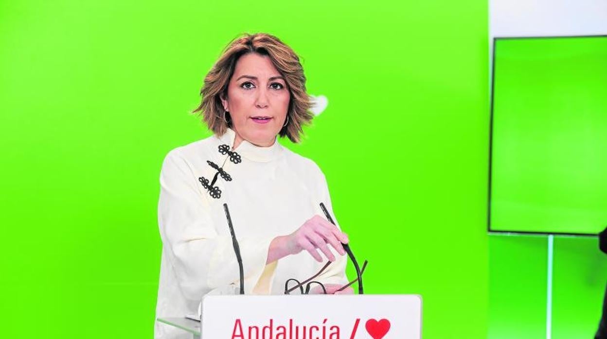 La lideresa del PSOE-A en la sede regional del partido durante una rueda de Prensa