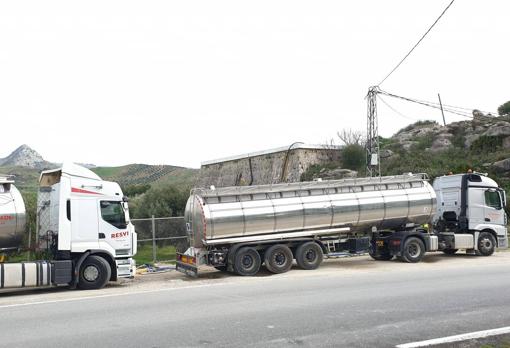 Los camiones cuba han vuelto a surtir agua al municipio esta semana