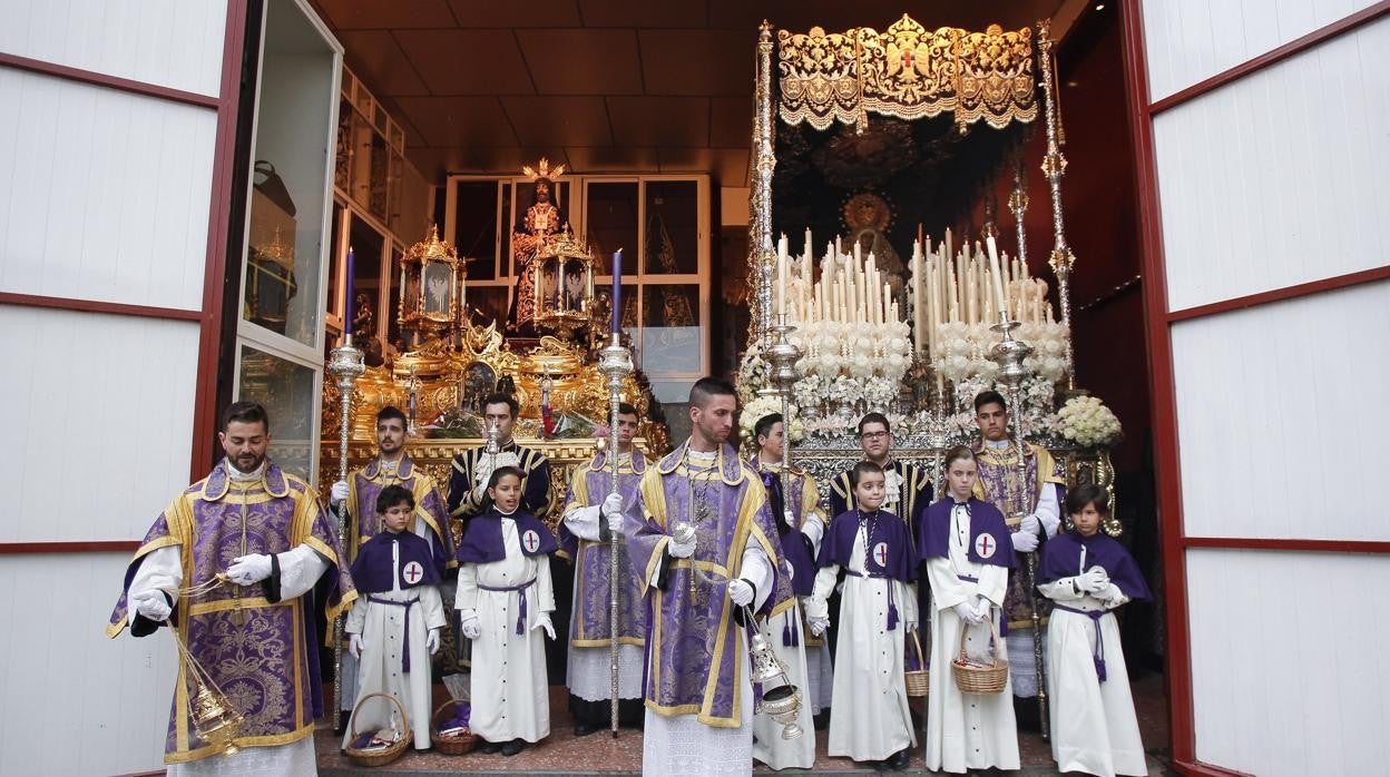 Jesús Rescatado y la Virgen de la Amargura, en sus pasos un Domingo de Ramos