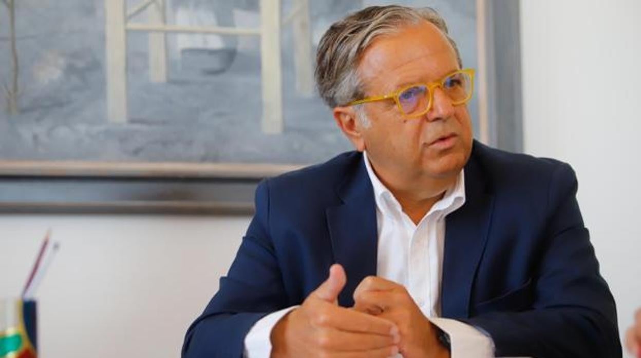 Salvador Fuentes en una entrevista