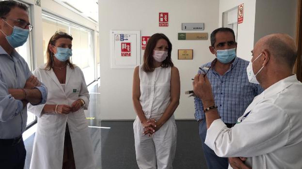 Patricia Navarro, en una visita a un centro sanitario durante la pandemia