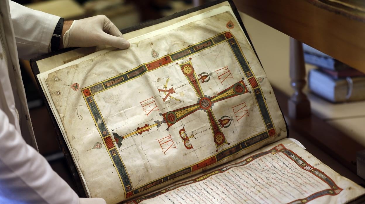 Documento medieval en el Archivo de la Mezquita-Catedral de Córdoba