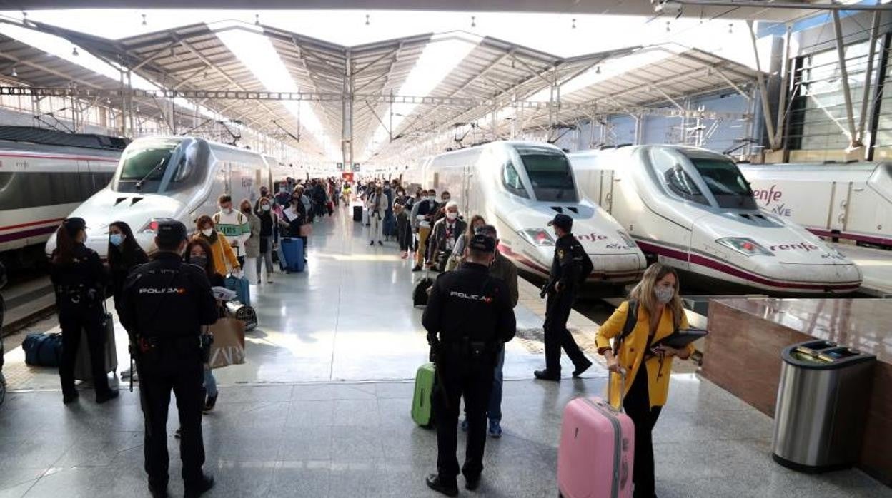 Controles en la estación de trenes de Málaga María Zambrano