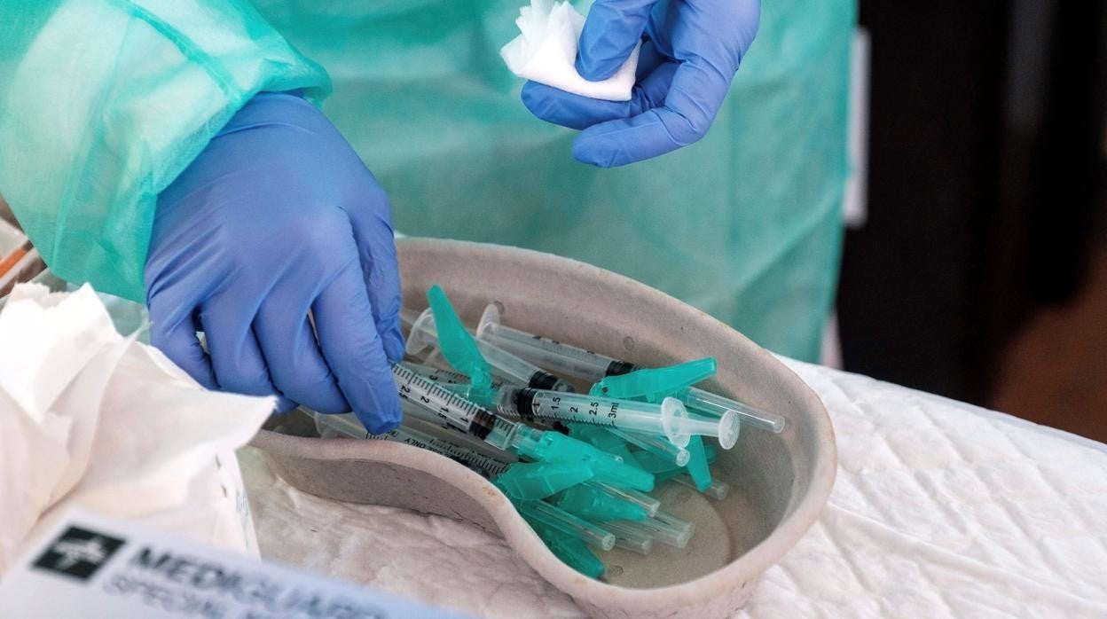 Andalucía retoma este miércoles la vacunación con AstraZeneca