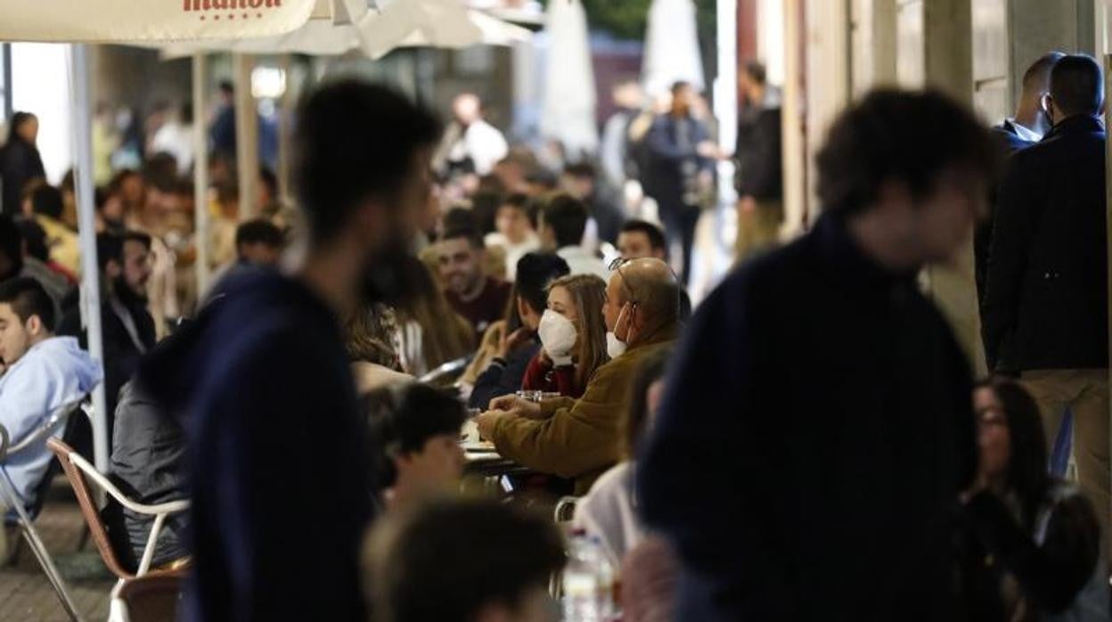 Los cierres de los bares se mantienen a la misma hora, las diez y media de la noche