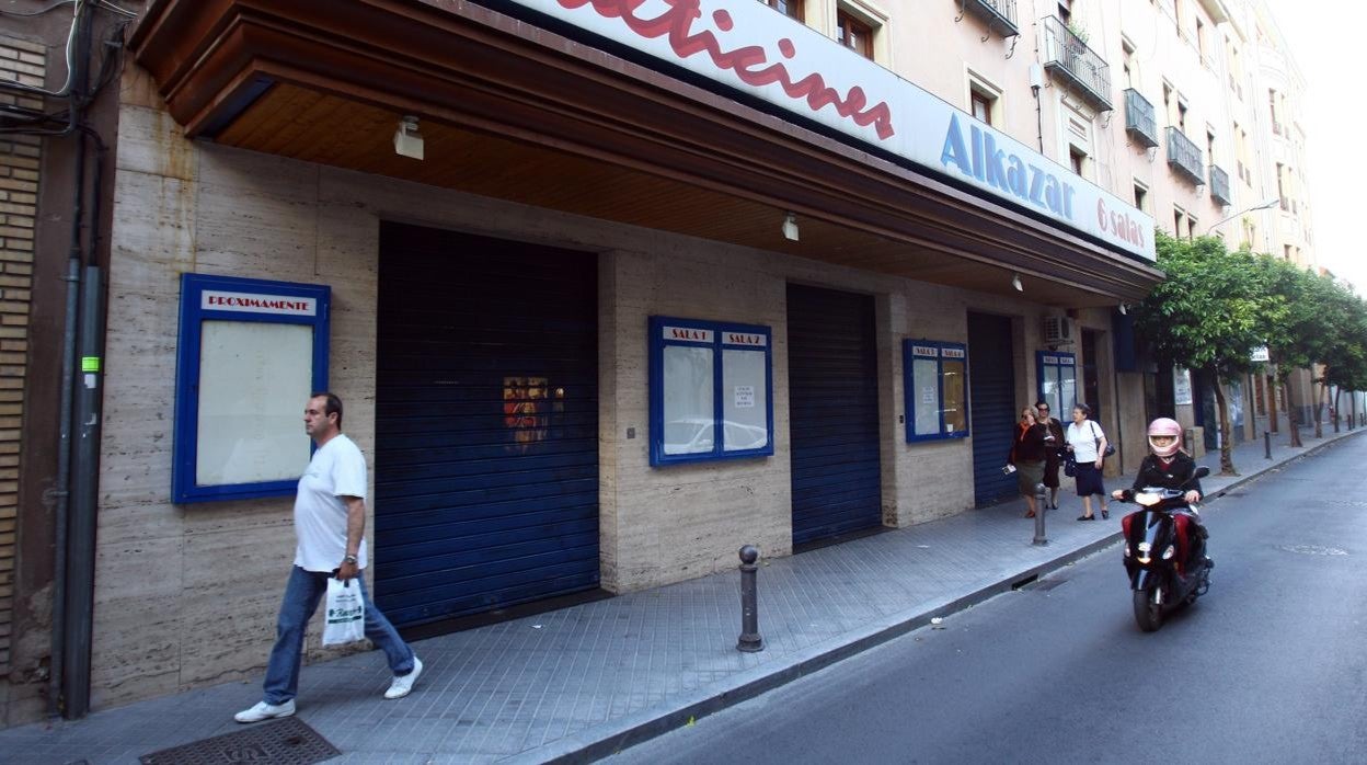 Aaspecto actual de la fachada del antiguo Cine Isabel la Católica