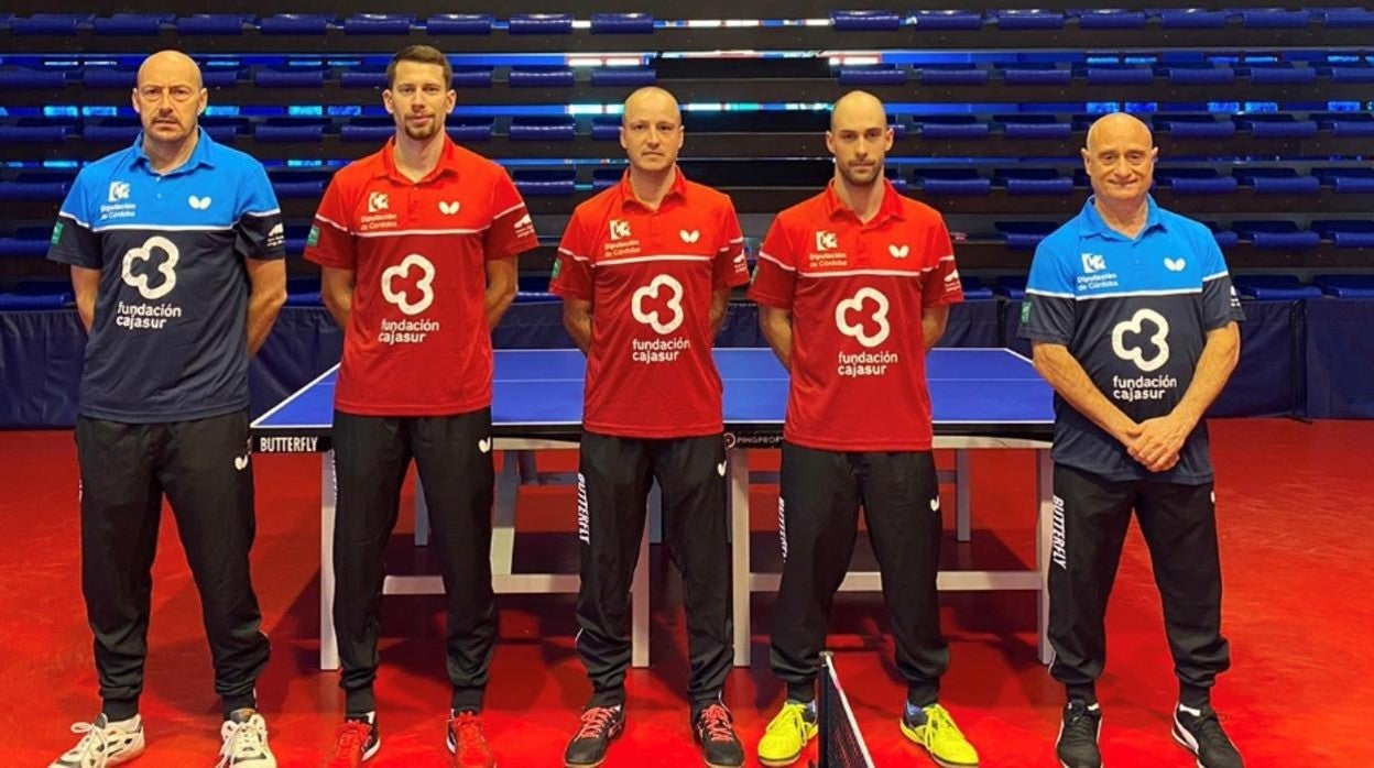 Plantilla y técnicos del Cajasur Priego Tenis de Mesa
