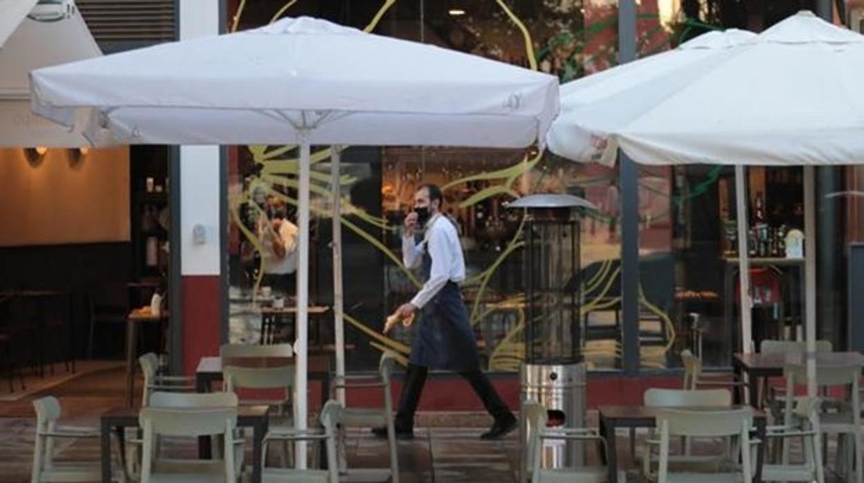 Terraza de un bar vacía