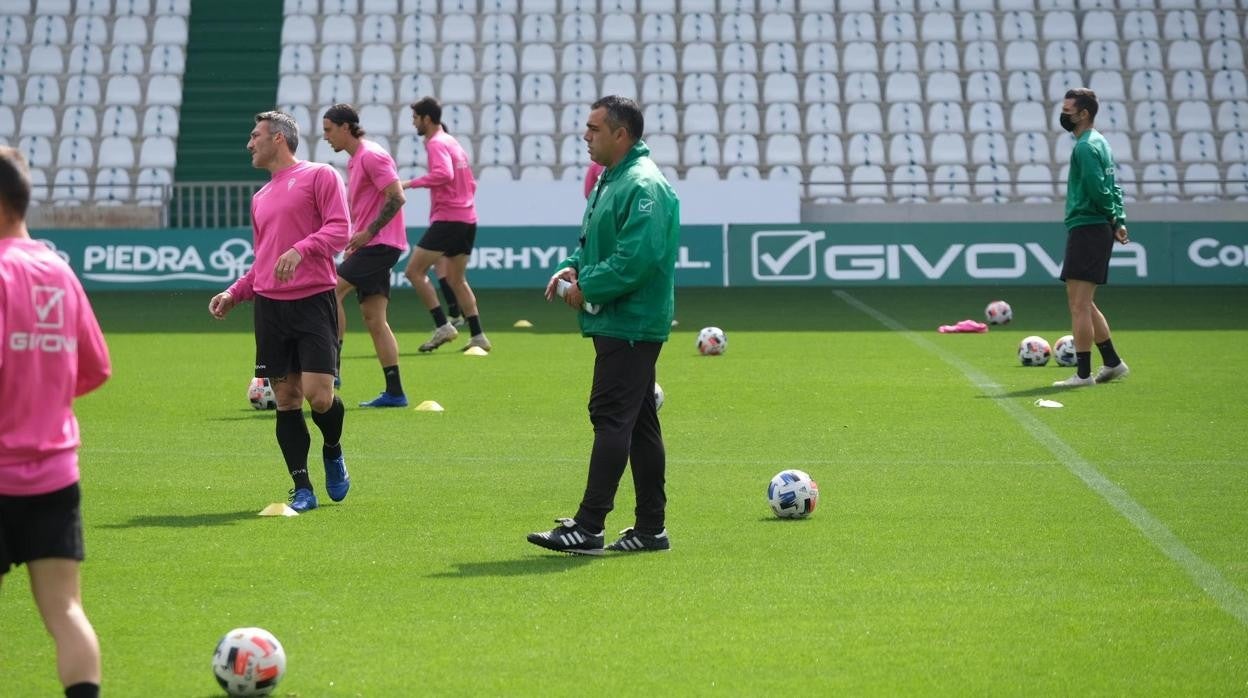 El entrenador del Córdoba, Germán Crespo, en su primer entrenamiento