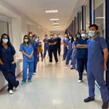 El intensivista Horacio García, primero de la derecha