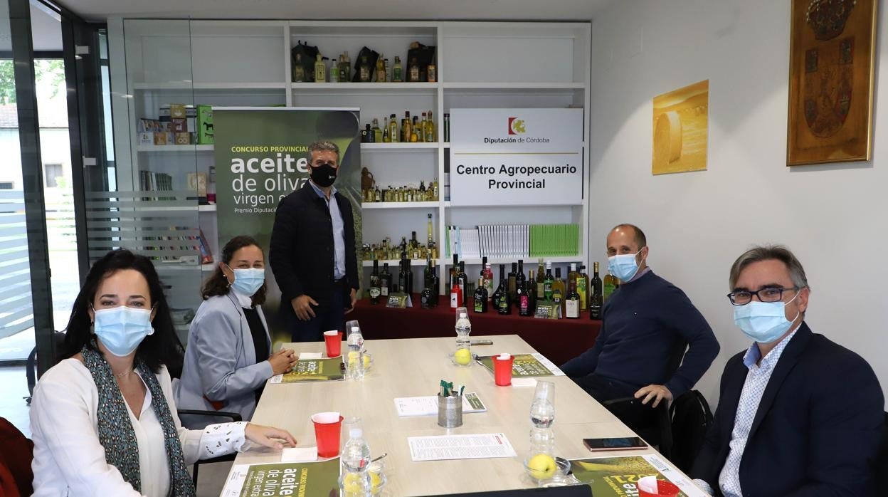 Panel de cata de los finalistas del concurso de la Diputación