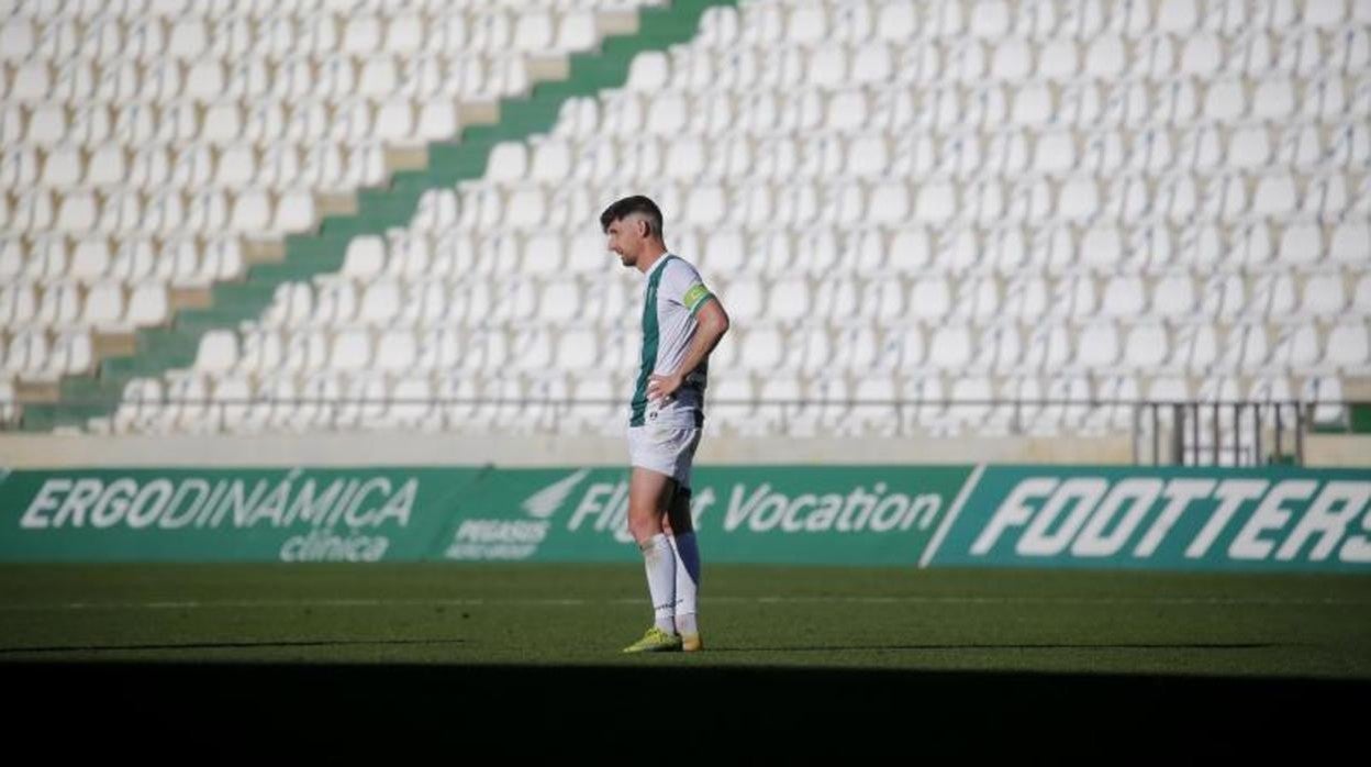Javi Flores, antes del inicio de un partido esta temporada