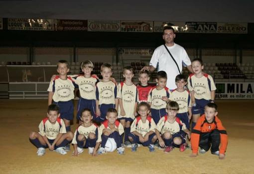 Blanco, el segundo de arriba por la izquierda en el CD Montalbeño