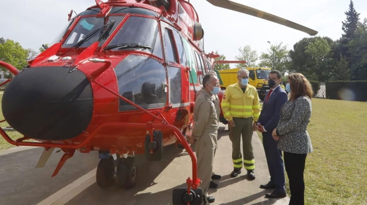 El presidente de la Junta y la consejera de Agricultura, en la presentación del Plan Infoca