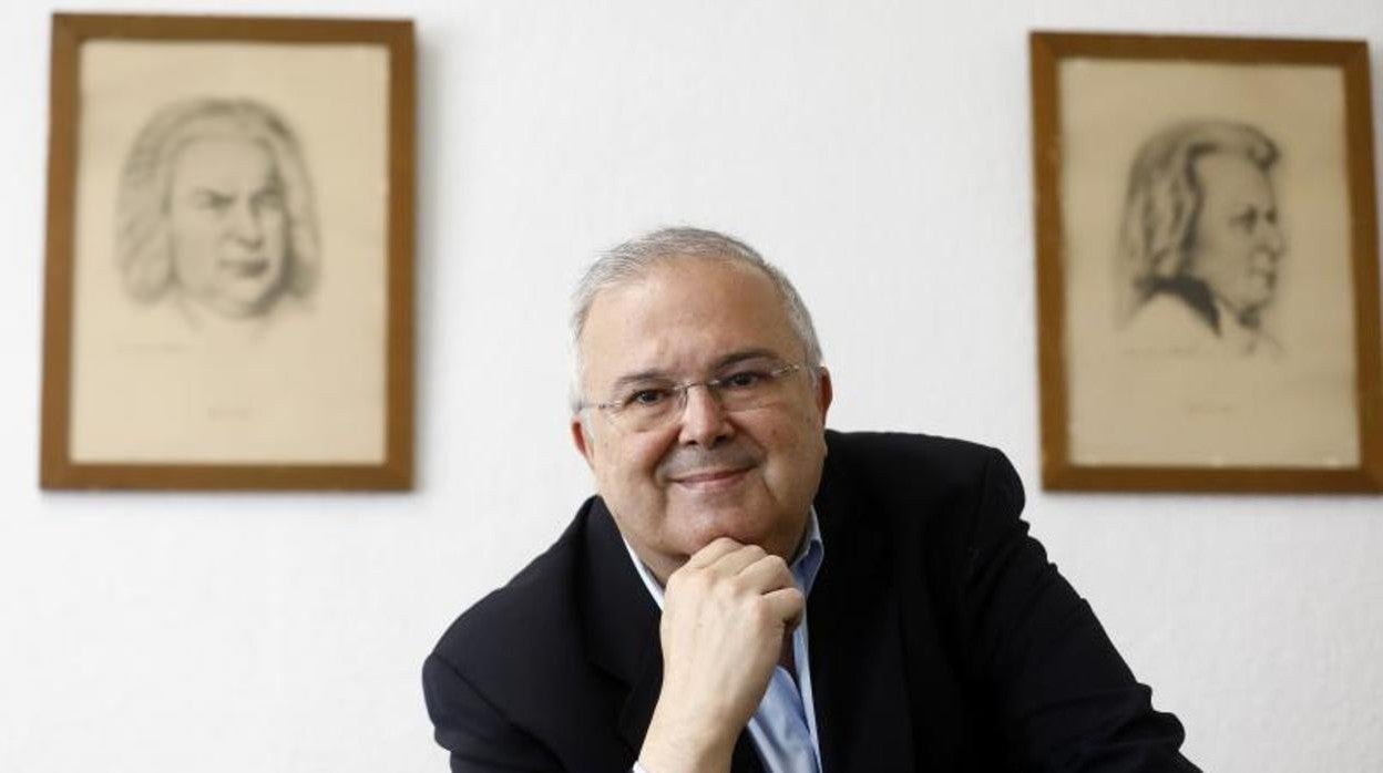 Juan Miguel Moreno Calderón, en su despacho del Conservatorio Superior de Música