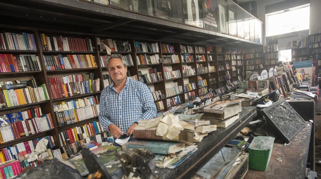 Ola De Solidaridad Para Salvar De Las Cenizas A Proteo La Librería