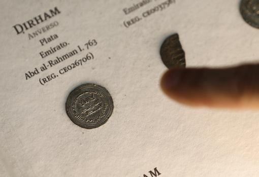 Imagen de un dirham de la époda de Abderramán I