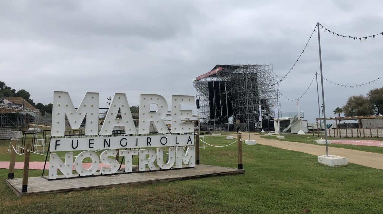 La organización prepara los últimos detalles del recinto junto al mar